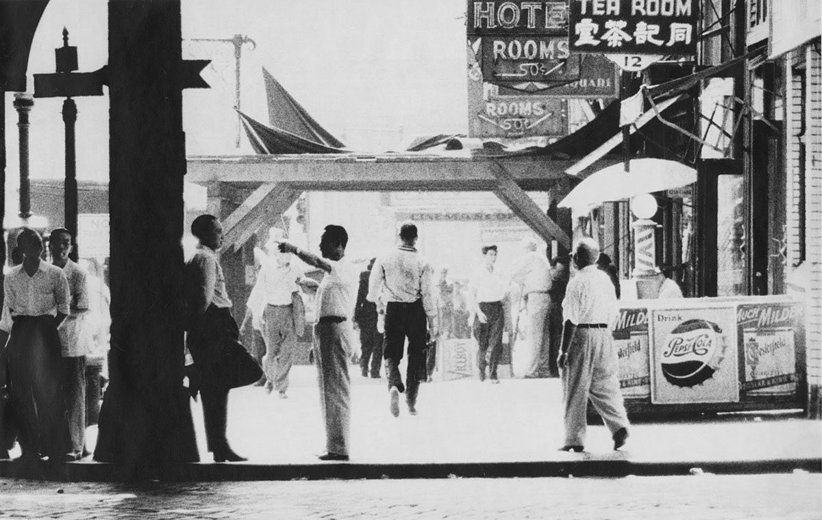 Busy city street, 1955, Anthony Angel