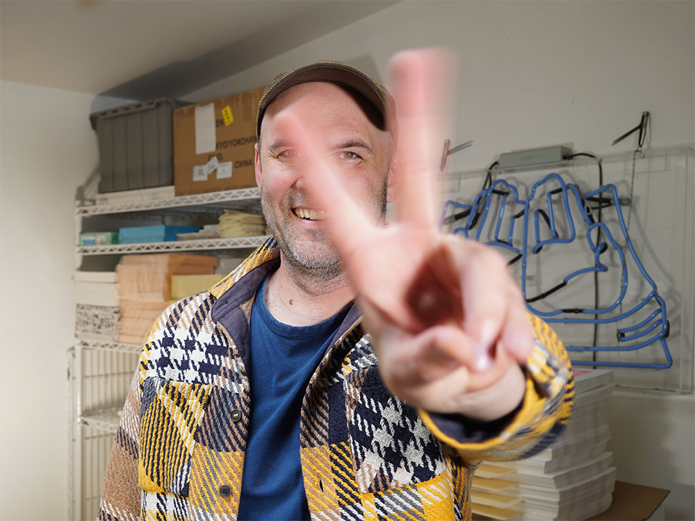 Your merry correspondent throwing a peace sign.